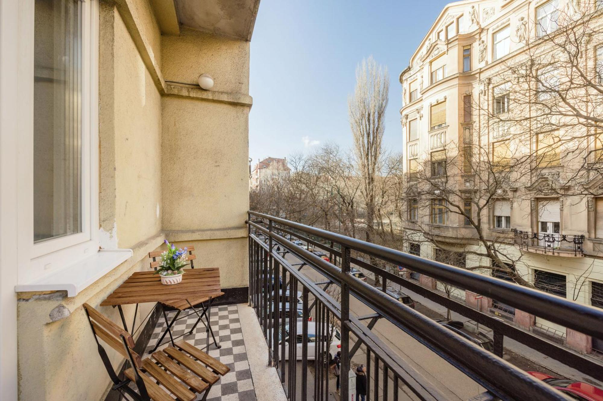 Elemental Retreats - Wood & Water Studios Budapest Bagian luar foto